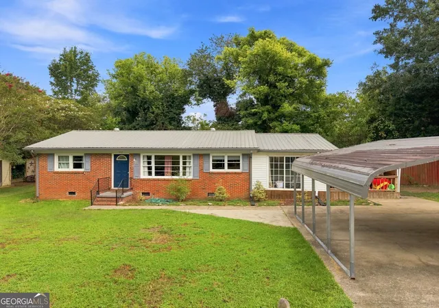 Photo 1 of Single family home for sale at 1517 Lee Ave, Oxford, AL 36203 | MLS# 10838614 | Listing updated on 2026-09-16