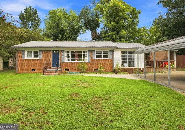 Photo 2 of Single family home for sale at 1517 Lee Ave, Oxford, AL 36203 | MLS# 10838614 | Listing updated on 2026-09-16