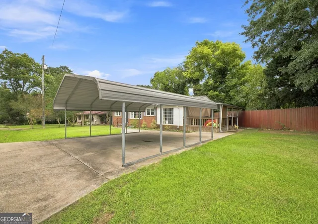Photo 3 of Single family home for sale at 1517 Lee Ave, Oxford, AL 36203 | MLS# 10838614 | Listing updated on 2026-09-16