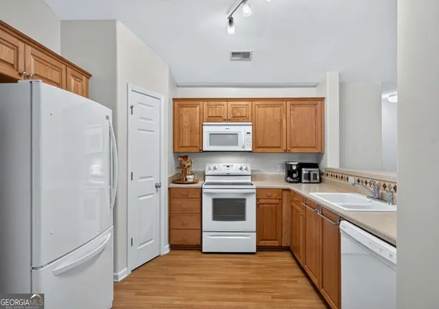 Photo 4 of Single family home for sale at 137 Spring Lakes Dr, Savannah, GA 31407 | MLS# 10838450 | Listing updated on 2026-09-16