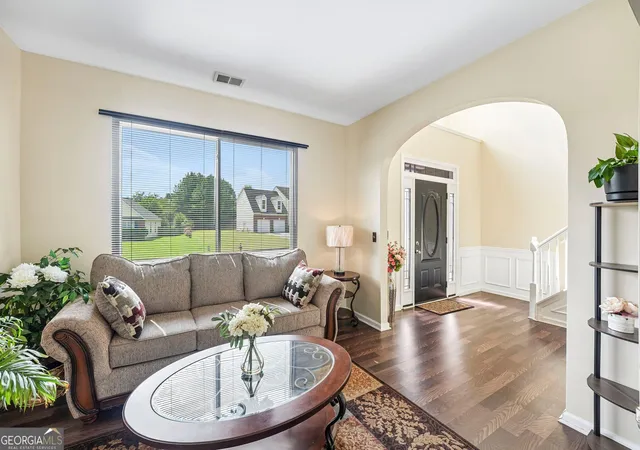 Photo 2 of Single family home for sale at 5067 Huntcrest Dr Sw, Mableton, GA 30126 | MLS# 10850121 | Listing updated on 2026-10-08