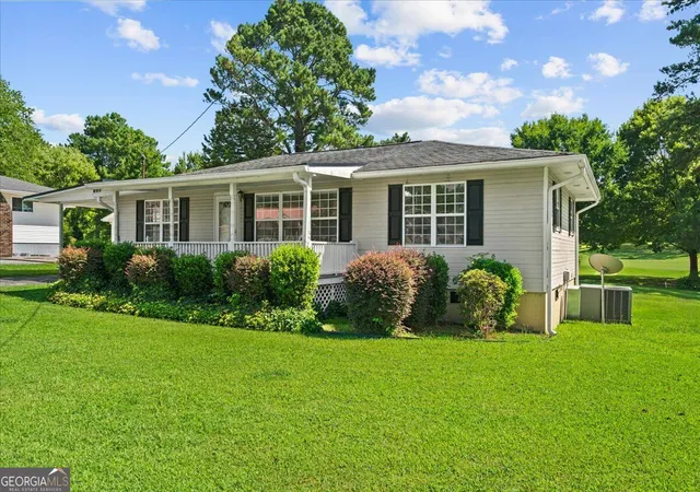 Photo 3 of Single family home for sale at 401 Johnson St, Lafayette, GA 30728 | MLS# 10845474 | Listing updated on 2026-09-28
