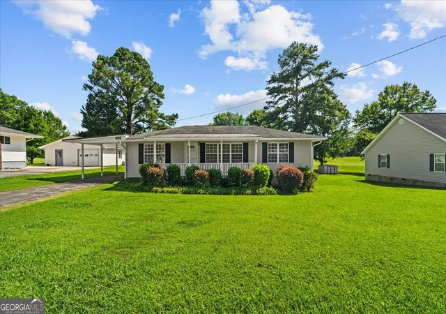 Photo 3 of Single family home for sale at 401 Johnson St, Lafayette, GA 30728 | MLS# 10845474 | Listing updated on 2026-09-28
