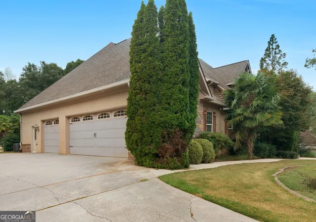 Photo 4 of Single family home for sale at 105 Whitestone Dr, Mcdonough, GA 30253 | MLS# 10851991 | Listing updated on 2026-10-08
