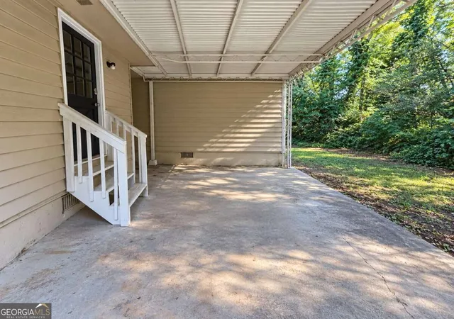 Photo 2 of Single family home for sale at 30 Smoke Rise Ct, Stockbridge, GA 30281 | MLS# 10842786 | Listing updated on 2026-09-10
