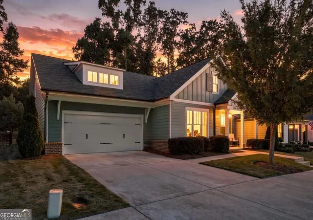 Photo 2 of Single family home for sale at 252 Saratoga Dr, Acworth, GA 30102 | MLS# 10836927 | Listing updated on 2026-10-25