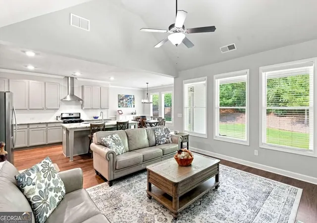Photo 3 of Single family home for sale at 252 Saratoga Dr, Acworth, GA 30102 | MLS# 10836927 | Listing updated on 2026-10-25