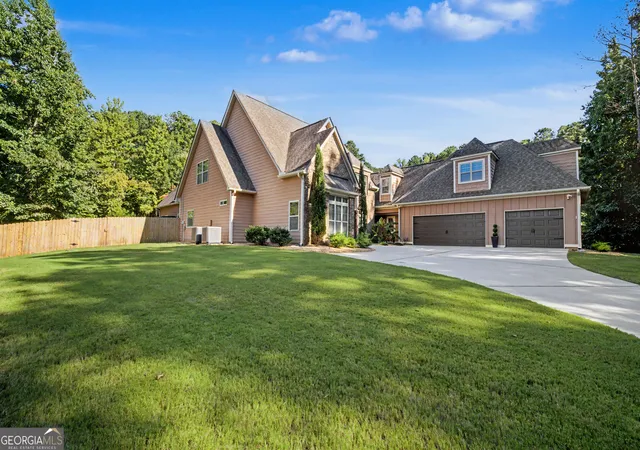 Photo 4 of Single family home for sale at 142 Drews Ridge Dr, Newnan, GA 30263 | MLS# 10840930 | Listing updated on 2026-09-14