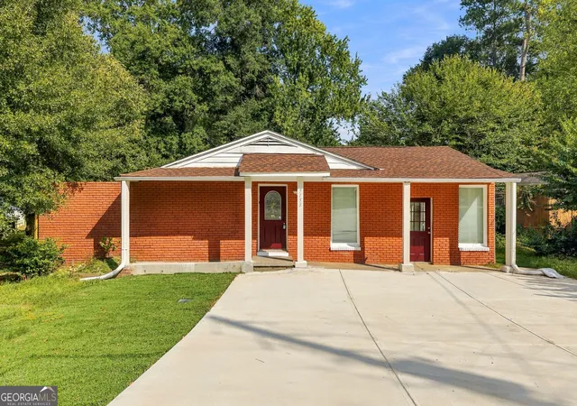 Photo 4 of Single family home for sale at 3153 Shallowford Rd NE, Chamblee, GA 30341 | MLS# 10852781 | Listing updated on 2026-09-25