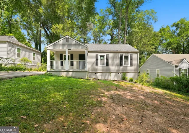 Photo 2 of Sale Pending at 890 Mcwilliams Rd Se, Atlanta, GA 30315 | MLS# 10838320 | Listing updated on 2026-09-10