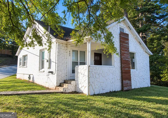 Photo 1 of Single family home for sale at 602 W Lake Ave Nw, Atlanta, GA 30318 | MLS# 10636465 | Listing updated on 2026-09-18