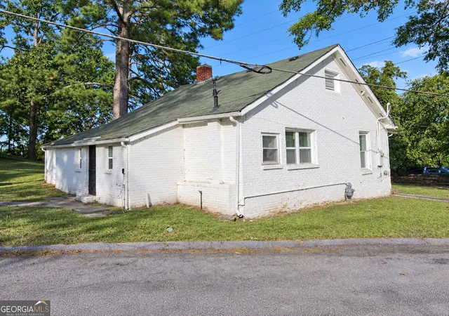 Photo 2 of Single family home for sale at 602 W Lake Ave Nw, Atlanta, GA 30318 | MLS# 10636465 | Listing updated on 2026-09-18