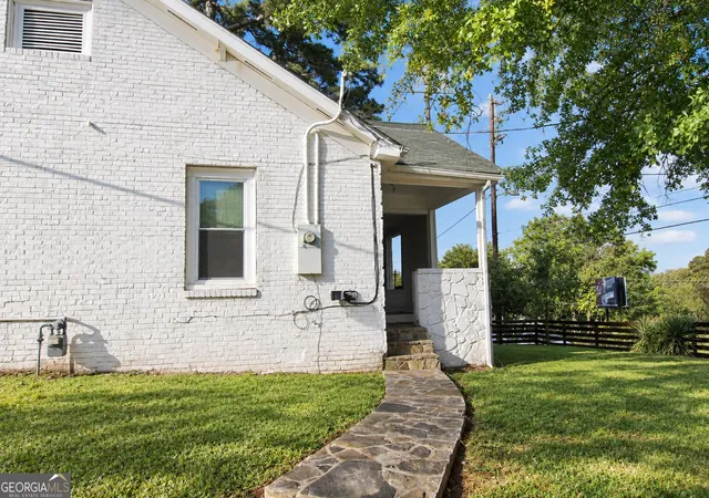 Photo 3 of Single family home for sale at 602 W Lake Ave Nw, Atlanta, GA 30318 | MLS# 10636465 | Listing updated on 2026-09-18