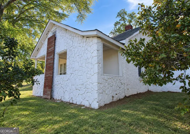 Photo 3 of Single family home for sale at 602 W Lake Ave Nw, Atlanta, GA 30318 | MLS# 10636465 | Listing updated on 2026-09-18