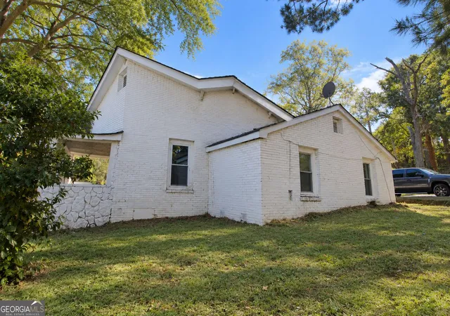 Photo 4 of Single family home for sale at 602 W Lake Ave Nw, Atlanta, GA 30318 | MLS# 10636465 | Listing updated on 2026-09-18