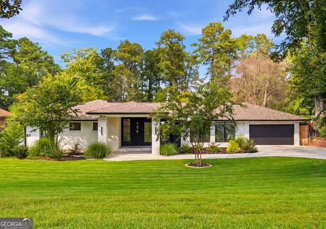 Photo 4 of Single family home for sale at 154 Cromwell Rd NE, Sandy Springs, GA 30328 | MLS# 10844711 | Listing updated on 2026-09-11