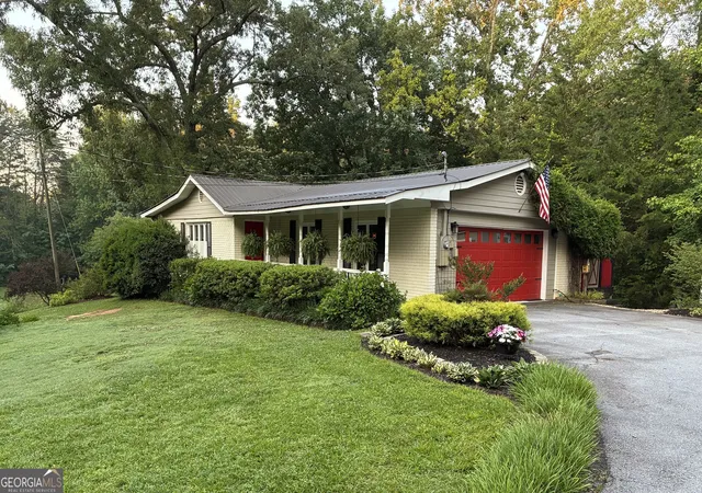 Photo 2 of Single family home for sale at 238 Currahee Cir, Toccoa, GA 30577 | MLS# 10737392 | Listing updated on 2026-09-09