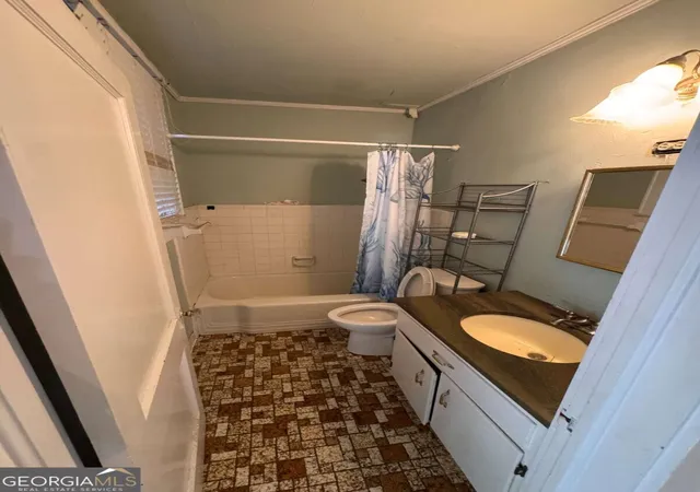 Photo 3 of Sale Pending at 111 Edwards St, Elberton, GA 30635 | MLS# 10838734 | Listing updated on 2026-09-15