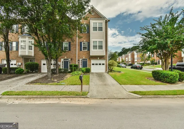 Townhouse for sale at 2184 Ml Garden Run, Buford, GA 30519 | MLS# 10850631
