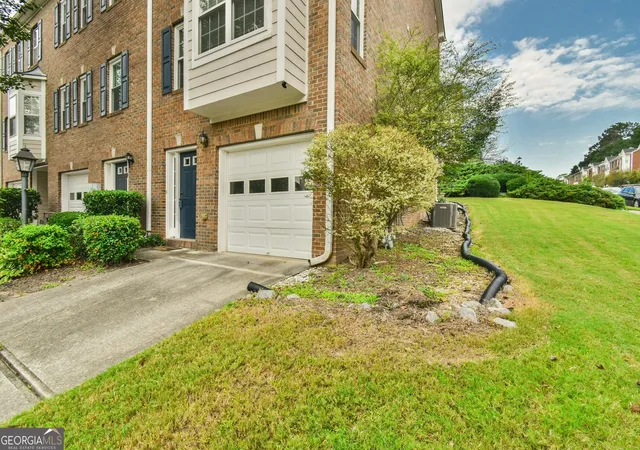 Photo 4 of Townhouse for sale at 2184 Ml Garden Run, Buford, GA 30519 | MLS# 10850631 | Listing updated on 2026-10-06