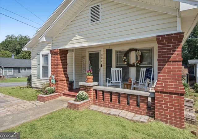 Photo 4 of Single family home for sale at 302 Hampton St, Rockmart, GA 30153 | MLS# 10850649 | Listing updated on 2026-10-06