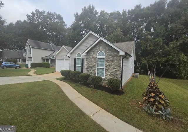 Photo 3 of Single family home for sale at 208 Nadia Ct, Locust Grove, GA 30248 | MLS# 10850546 | Listing updated on 2026-10-05