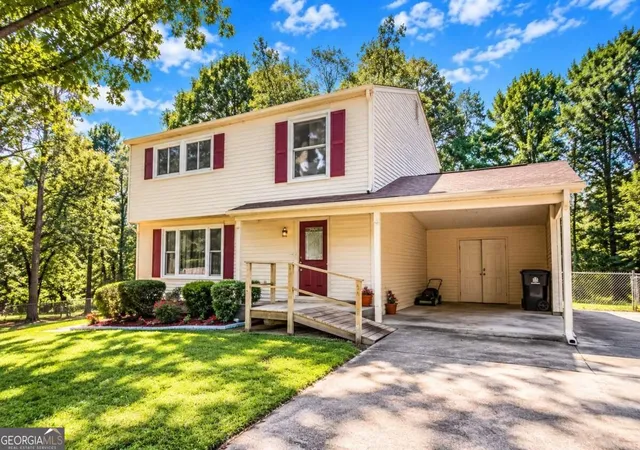 Photo 2 of Single family home for sale at 3197 Sunderland Dr, Snellville, GA 30039 | MLS# 10880207 | Listing updated on 2026-10-28