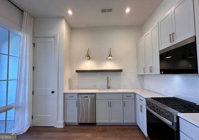 Listing Photo 1 - Condo for sale in building located at 924 Hughley Cir, Atlanta, GA 30316 - Unit #11
