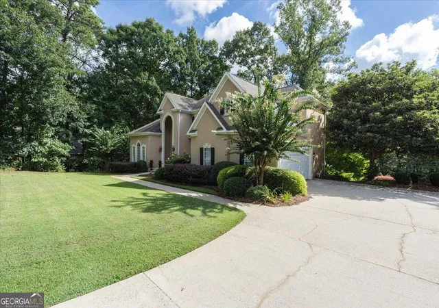 Photo 3 of Single family home for sale at 120 Westchester Dr, Macon, GA 31210 | MLS# 10847013 | Listing updated on 2026-09-30
