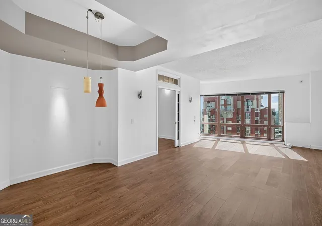 Listing Photo 1 - Condo for sale in building located at 3475 Oak Vly Rd, Atlanta, GA 30326 - Unit #1480