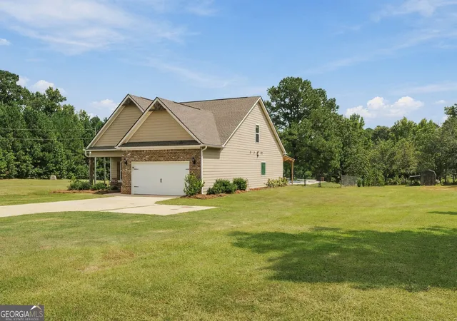 Photo 2 of Single family home for sale at 279 Davis Rd, Gray, GA 31032 | MLS# 10847069 | Listing updated on 2026-10-04