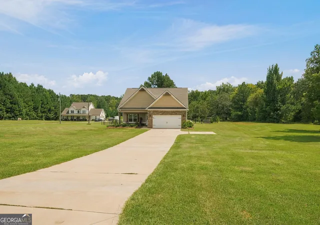Photo 3 of Single family home for sale at 279 Davis Rd, Gray, GA 31032 | MLS# 10847069 | Listing updated on 2026-10-04