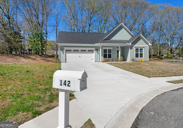 Photo 2 of Single family home for sale at 142 Fairview Sta, Hartwell, GA 30643 | MLS# 10840843 | Listing updated on 2026-09-19