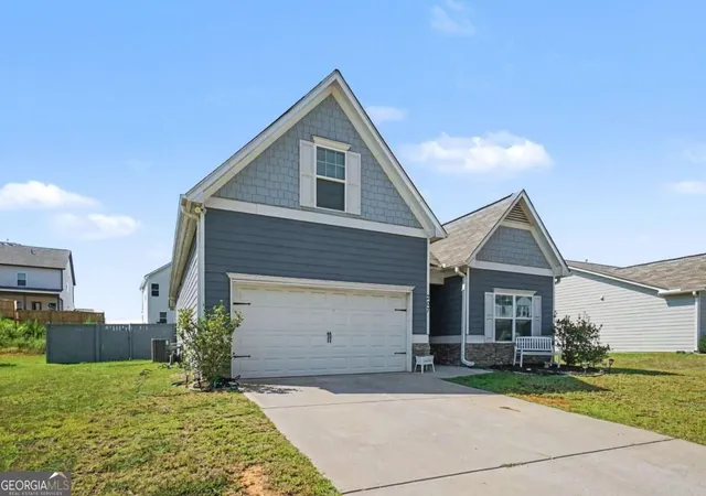 Photo 3 of Single family home for sale at 207 Malbone St Sw, Cartersville, GA 30120 | MLS# 10842140 | Listing updated on 2026-09-17