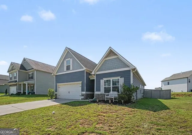 Photo 3 of Single family home for sale at 207 Malbone St SW, Cartersville, GA 30120 | MLS# 10842140 | Listing updated on 2026-09-17