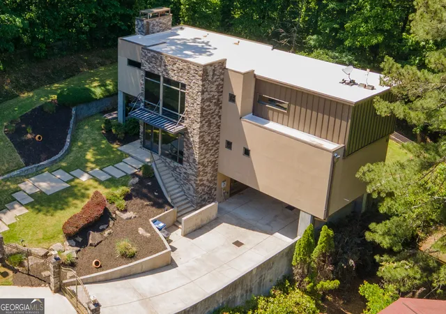 Photo 1 of Single family home for sale at 643 Larchmont Cir Nw, Atlanta, GA 30318 | MLS# 10838925 | Listing updated on 2026-09-03