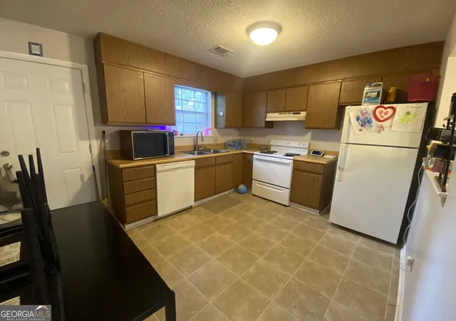 Photo 3 of Condo for sale at 404 Tallulah Trl #5, Warner Robins, GA 31088 | MLS# 10852397 | Listing updated on 2026-09-25