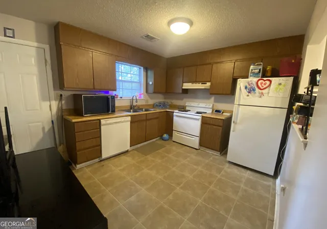 Photo 4 of Condo for sale at 404 Tallulah Trl #5, Warner Robins, GA 31088 | MLS# 10852397 | Listing updated on 2026-09-25