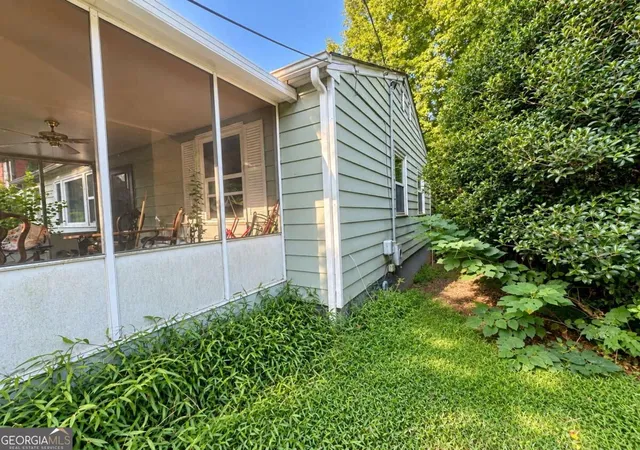 Photo 4 of Sale Pending at 2027 Bader Ave SW, Atlanta, GA 30310 | MLS# 10840006 | Listing updated on 2026-09-10