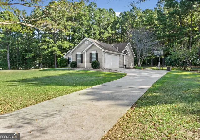 Photo 2 of Sale Pending at 430 Hayward Bishop Way, Senoia, GA 30276 | MLS# 10843084 | Listing updated on 2026-09-16