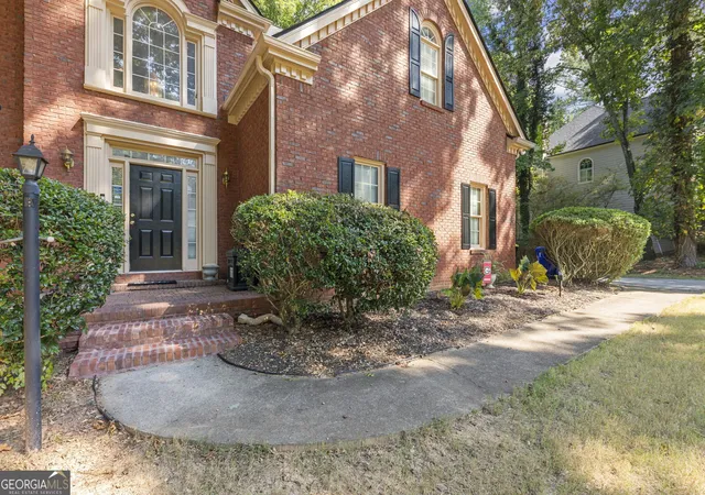 Photo 3 of Single family home for sale at 125 Wynchase Ln, Fayetteville, GA 30215 | MLS# 10853002 | Listing updated on 2026-09-26