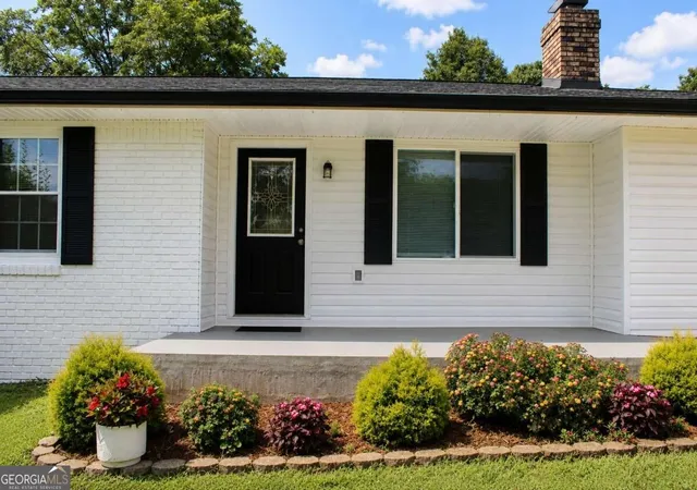 Photo 3 of Sale Pending at 4132 Long Dr, Braselton, GA 30517 | MLS# 10840768 | Listing updated on 2026-09-20