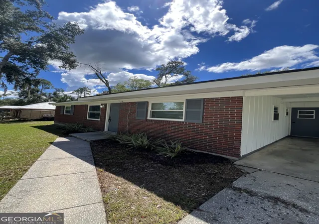 Photo 2 of Single family home for sale at 2310 Frederick Pl, Valdosta, GA 31602 | MLS# 10840023 | Listing updated on 2026-09-18