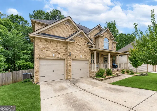 Photo 3 of Single family home for sale at 18 Canyon View Dr, Newnan, GA 30265 | MLS# 10819090 | Listing updated on 2026-10-06