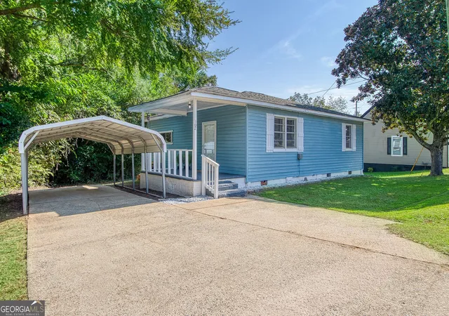 Photo 2 of Single family home for sale at 102 Sprayberry Rd, Newnan, GA 30263 | MLS# 10839773 | Listing updated on 2026-09-17