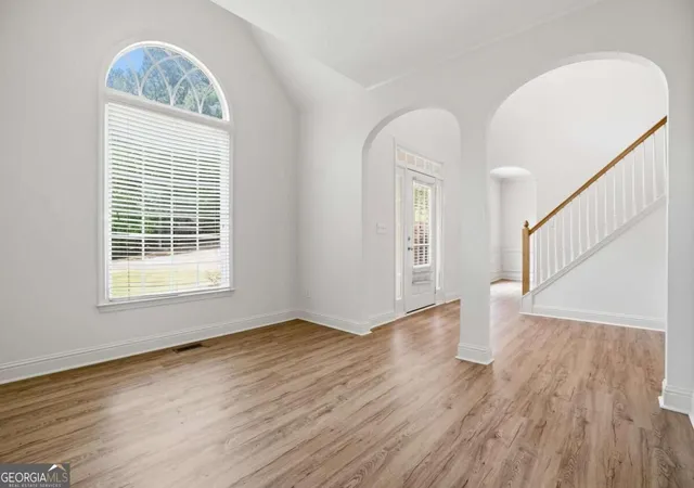 Photo 3 of Single family home for sale at 4025 Eyrie Farms Ln, Cumming, GA 30041 | MLS# 10840035 | Listing updated on 2026-09-18