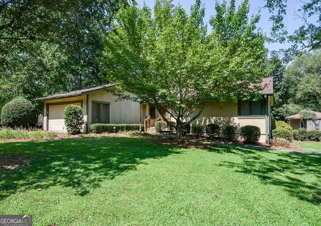 Photo 2 of Single family home for sale at 6906 Springwood Dr, Douglasville, GA 30135 | MLS# 10840066 | Listing updated on 2026-09-21