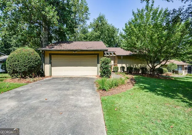 Photo 3 of Single family home for sale at 6906 Springwood Dr, Douglasville, GA 30135 | MLS# 10840066 | Listing updated on 2026-09-21