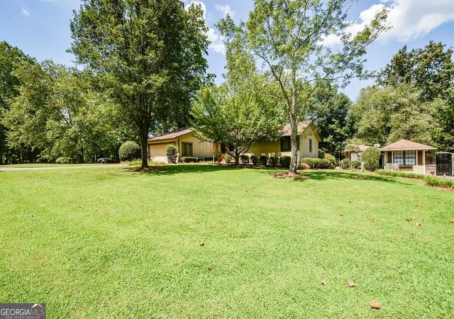 Photo 3 of Single family home for sale at 6906 Springwood Dr, Douglasville, GA 30135 | MLS# 10840066 | Listing updated on 2026-09-21