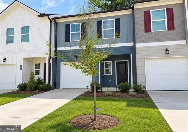 Photo 1 of Single family home for sale at 102 Jaxton St, Hoschton, GA 30548 | MLS# 10843194 | Listing updated on 2026-09-10